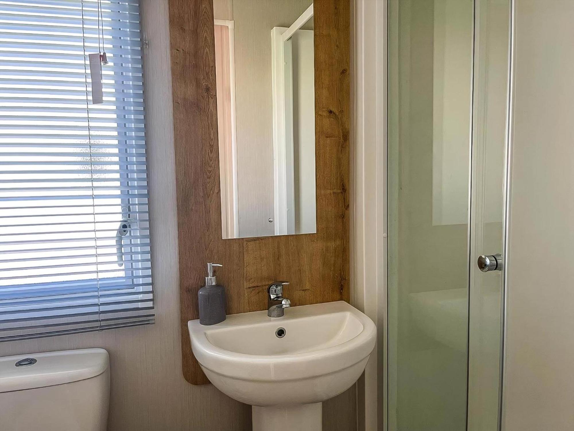 Готель Lovely 8 Berth Caravan For Hire At Barmston Beach Holiday Park Ref 62002O Lund Екстер'єр фото